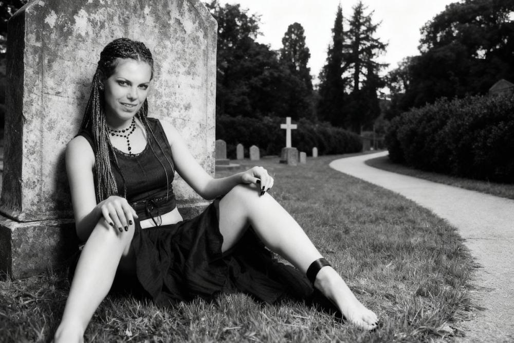 goth-woman-cemetery-sex.jpeg